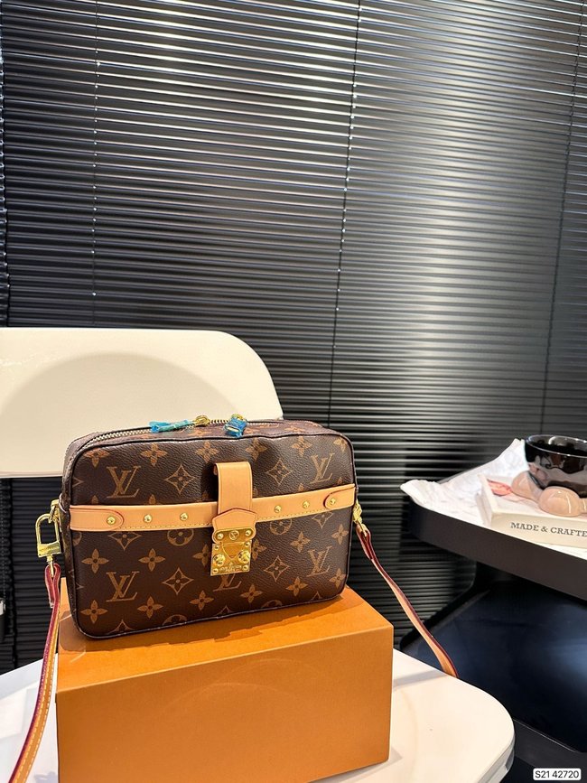 Louis Vuitton Rainbow Letter Chain Bag Code: 42720