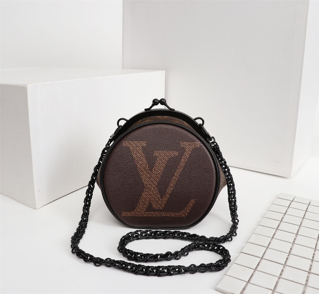 Louis Vuitton Crossbody Bag Code: M68606
