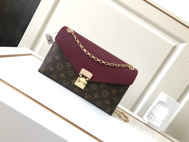 Louis Vuitton Chain Crossbody Bag Code: M41200