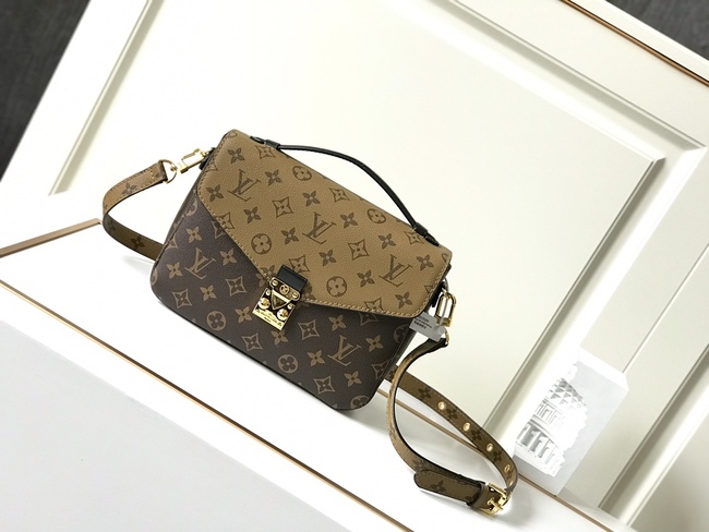 Louis Vuitton Pochette Metis Handbag Code: M40780