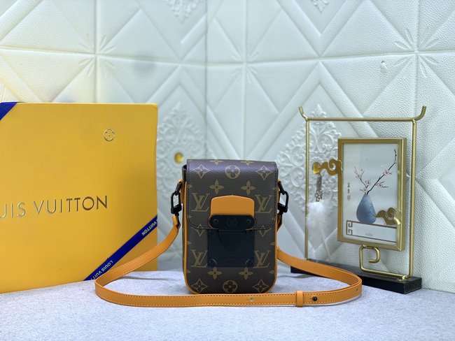 Louis Vuitton S-Lock Vertical Wearable Wallet Code: M81522