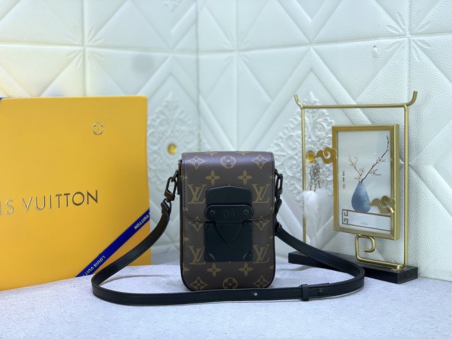 Louis Vuitton S-Lock Vertical Wearable Wallet Code: M81522