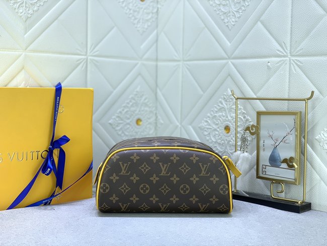 Louis Vuitton Stylish Bath Bag Code: M47528