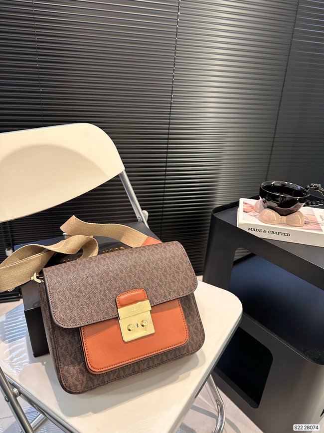 Michael Kors Classic Crossbody Bag Code: 28074