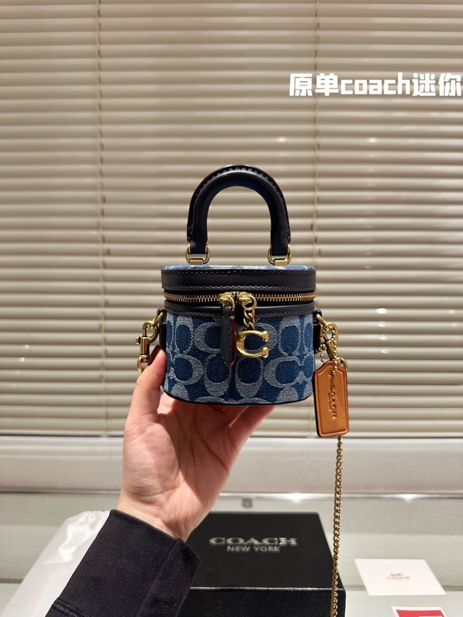 Coach Stylish Classic Crossbody Bag 