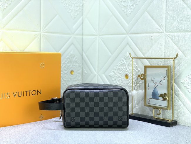 Louis Vuitton Locker Dopp Kit Code: M83112