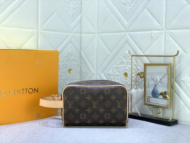 Louis Vuitton Locker Dopp Kit Code: M83112