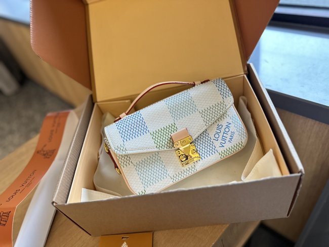 Louis Vuitton New Messenger Bag 