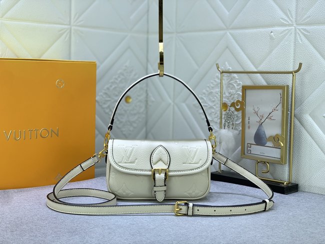 Louis Vuitton New Diane Handbag Code: M83566