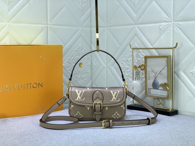 Louis Vuitton New Diane Handbag Code: M83566