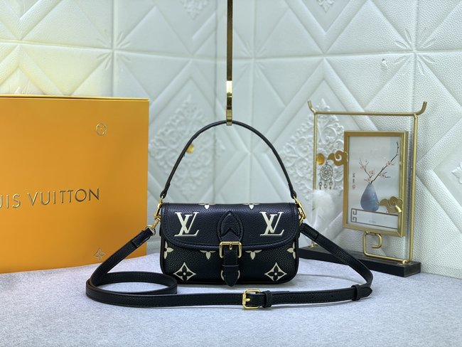 Louis Vuitton New Diane Handbag Code: M83566