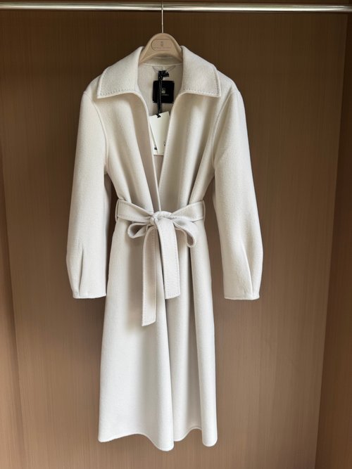 Max Mara Elegant Cashmere Coat with Cuffed Sleeves and Defined Waist in Various Colors