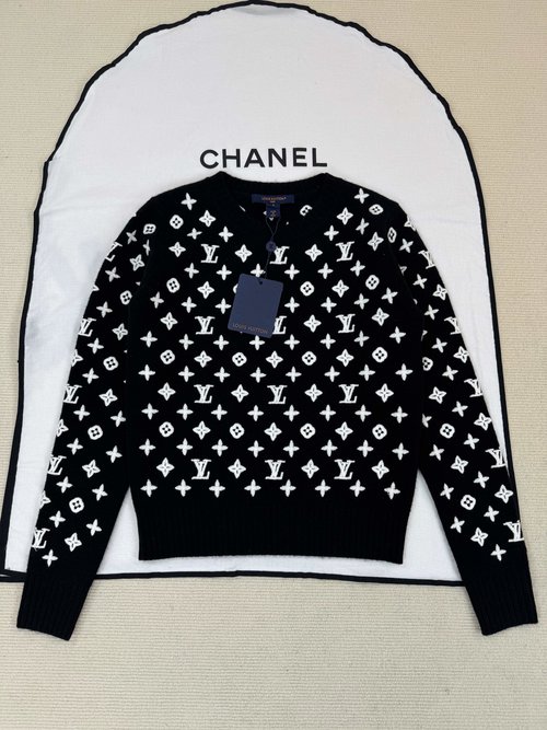 Louis Vuitton Detailed Photos of Comfortable Sweaters
