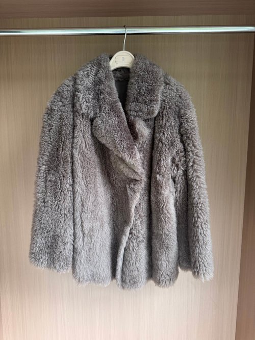 Brunello Cucinelli Luxurious 100% Cashmere One-Piece Fur with Good Warmth