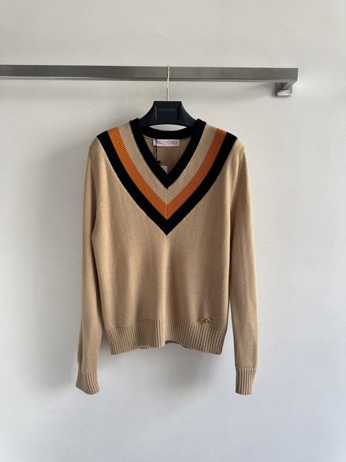 Valentino New Knit Pullover with Small Logo and Collar Decoration for Various Occasions