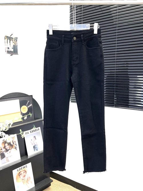 Yves Saint Laurent High-waisted Elastic Small-leg Cotton Jeans with Back-pocket Letter Design