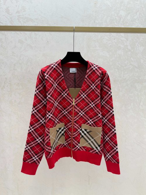 Burberry Classic Knitted Long-Sleeved V-Neck Cardigan in Red and Khaki