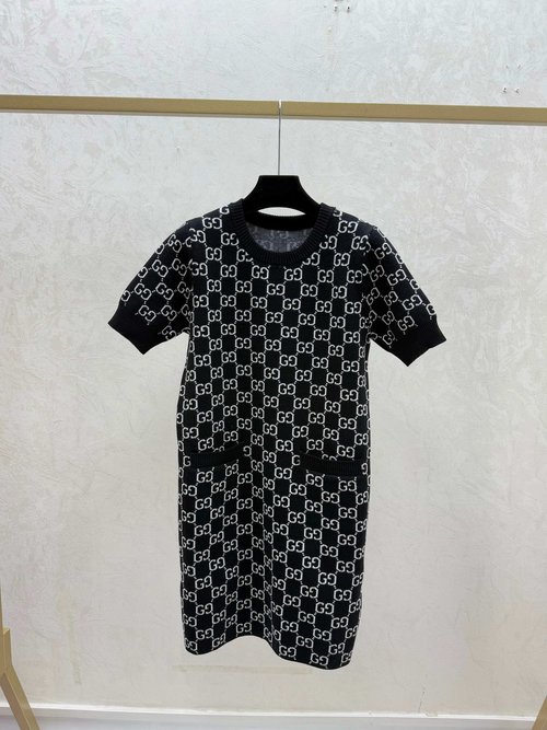 Gucci Color-Blocked Floral Round-Neck Knit Dress