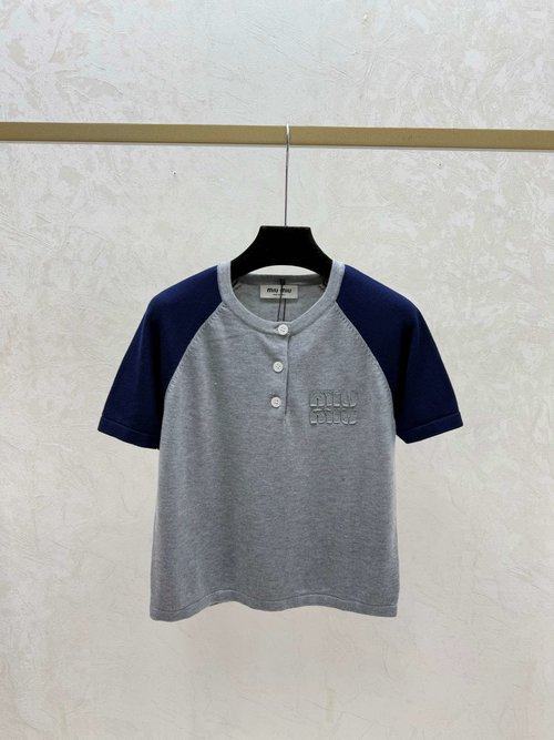 Miu Miu Contrast Color Simple Round Neck Knitted Short Sleeve in Gray & White
