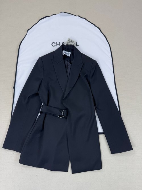 Loewe Detailed Pictures of Elegant Suit Coat