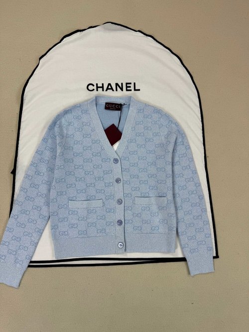 Gucci Stylish Knit Cardigan with Unique Details