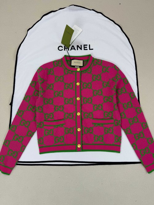 Gucci Fashionable Jacquard Knit Cardigan with Precise Details