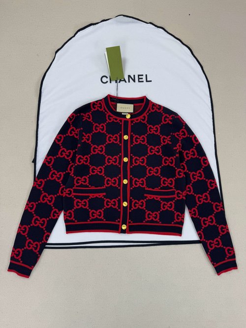 Gucci Fashionable Jacquard Knit Cardigan with Precise Details