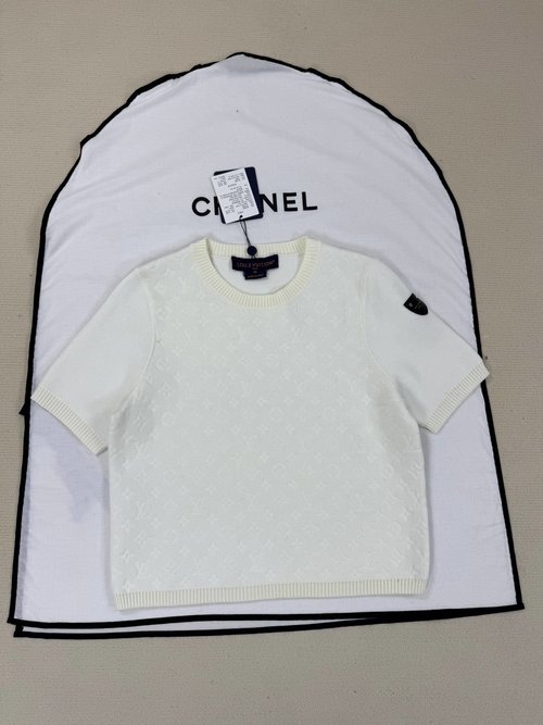 Miu Miu Miu Knitted Short-Sleeve Boasting Exquisite Details