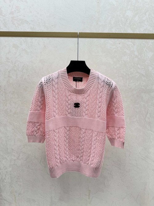 Chanel Solid Simple Hollowed Round-Neck Short-Sleeved Knit Top in White & Pink