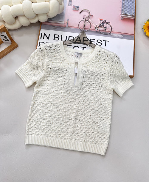 Chanel Exquisite Crochet Short Sleeve with Invisible Metal Buckles, Elegant and High - end