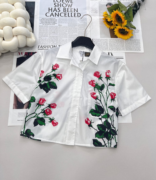 Loewe Red Rose Printed Short-sleeved Shirt, Retro and Romantic Style
