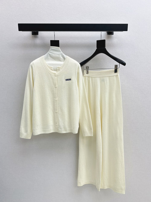 Max Mara Max Series Knit Set, Elegant and Simple, Suitable for All Occasions