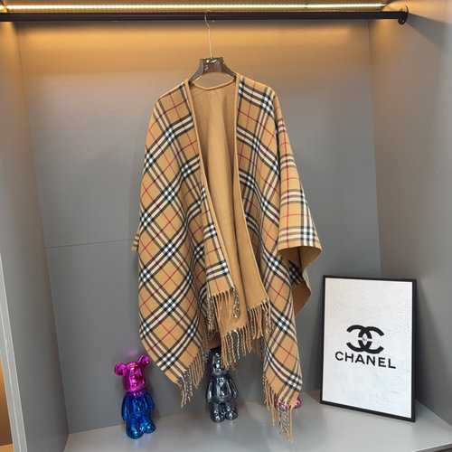 Burberry British Black Wool Fringe Shawl for Stylish Accessory