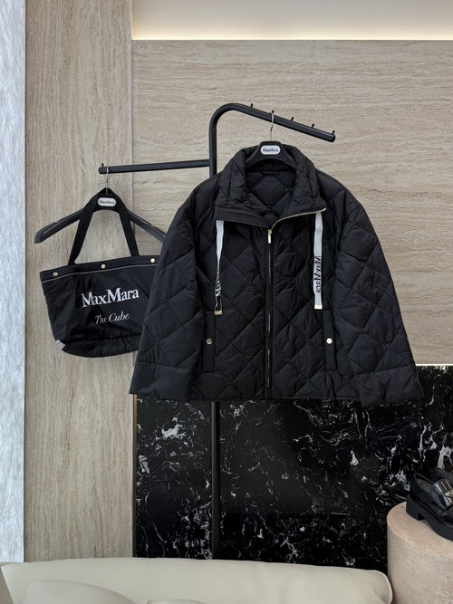 Max Mara Diamond Pattern White Goose Down Short Zippered Down Jacket with Webbing