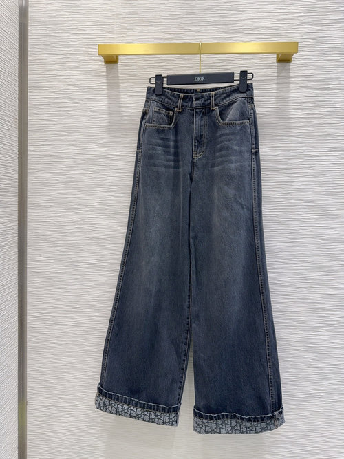 Chanel New Denim Suit with Distressed Effect, Comfortable and Versatile