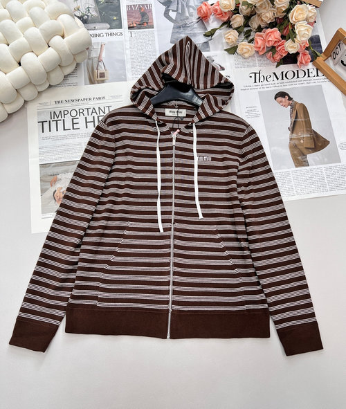 Miu Miu French Academic Style Knit Cardigan for Relaxed Dressing