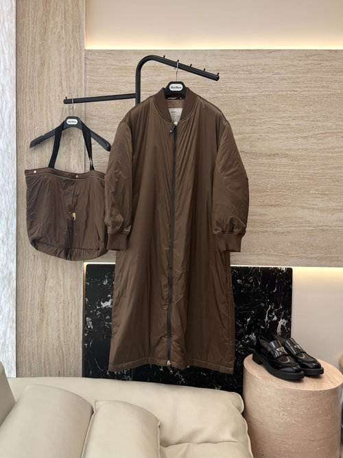 Max Mara Camel Hair and Silk Long Sleeve Coat in Coffee and Black