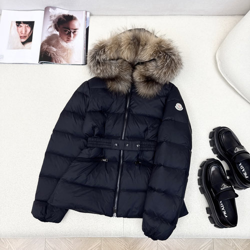 Moncler Customized Short Down Jacket with Imported Raccoon Fur Collar, Filled with 90% White Goose Down