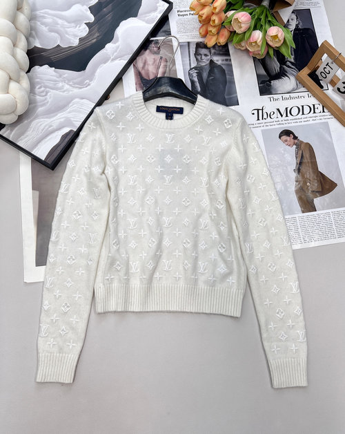 Louis Vuitton Customizable Cashmere Knit Pullover with Embroidered Logo for a Stylish Presence