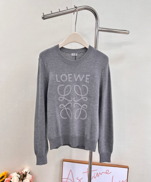 Loewe Custom Fabric Logo Embroidery Knit Top, Fashionable and Comfortable