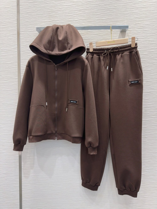 Miu Miu Vintage - Elegant and Slimming Casual Suit