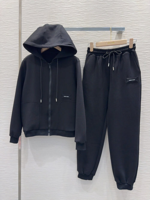 Miu Miu Retro - Elegant and Slimming Leisure Set with Fine Workmanship