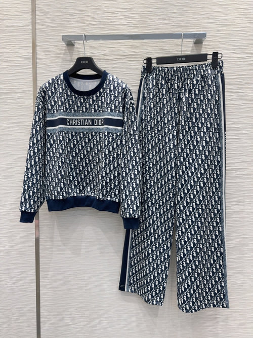 Chanel Slimming and Elegant Suit Set of High Quality for Wardrobe