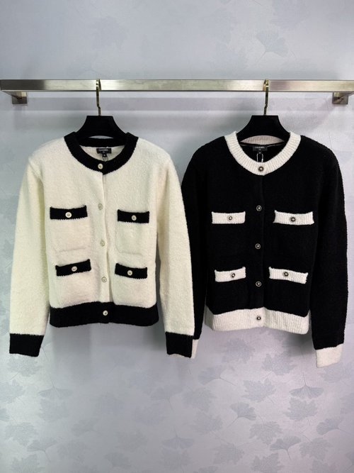 Chanel Knit Long-sleeved Cardigan with Color-blocking, Elegant and Retro