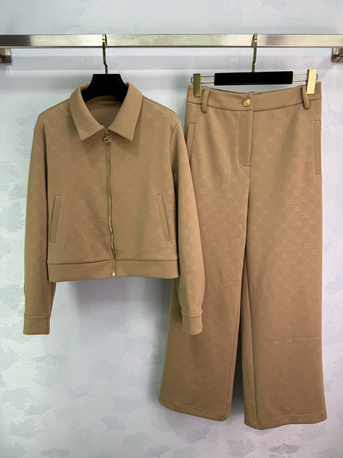 Gucci Elegant Logo-Embellished Ensemble: Jacket and Trousers