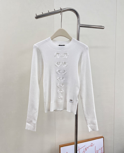 Chanel Bow-Knot Long-Sleeve Sweater with Brand Emblem, Elegant and Comfortable