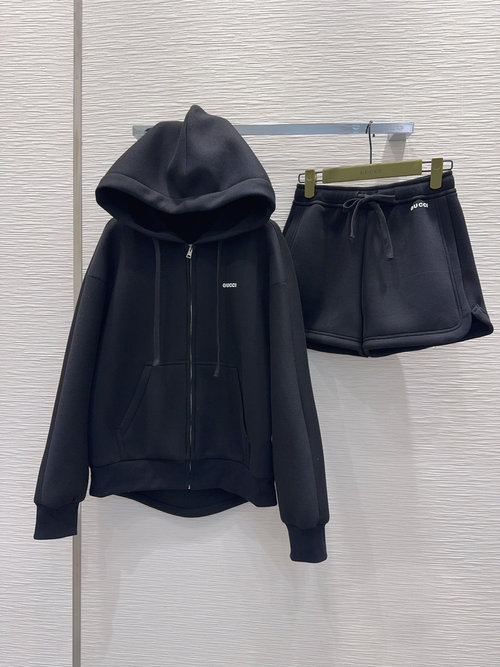 Gucci Comfortable Suit with Unique Design and Fine Details