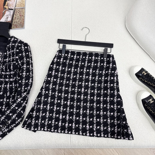 Chanel Coco Heavy-Duty Checked Knit Set, Elegant and Fashionable