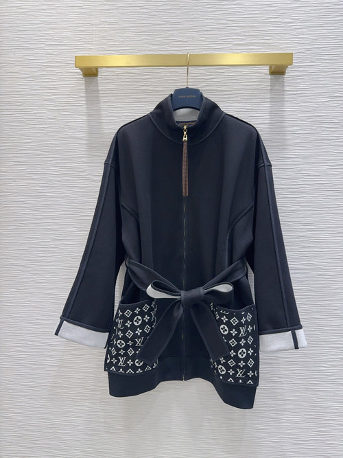 Louis Vuitton Classic and Sophisticated Coat with Good Fabric and Color, Making One Stand Out