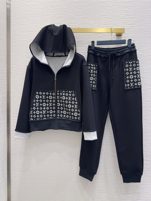 Louis Vuitton Fashionable Suit Set, Stylish, Elegant and Suitable for All Body Types